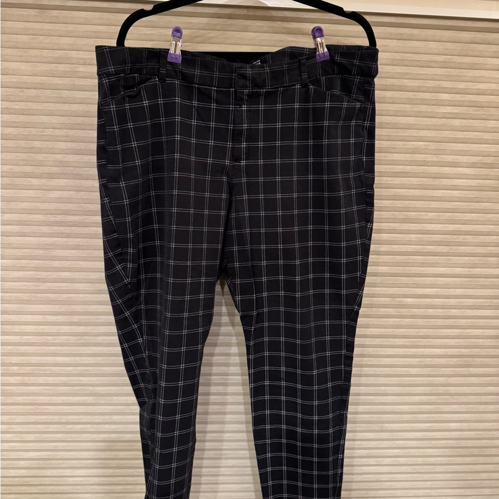 Old Navy Women's Black Checkered Straight Leg Pants
